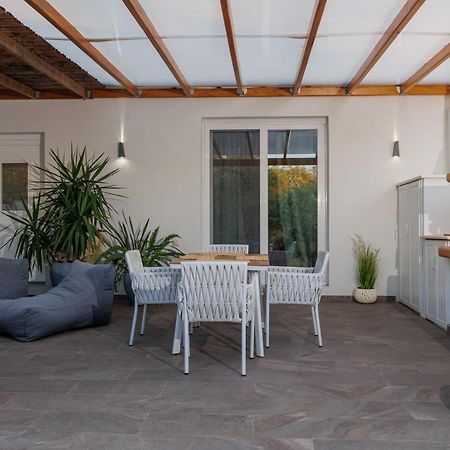 Jacuzzi Deluxe Villa Szkála Szotírosz Kültér fotó