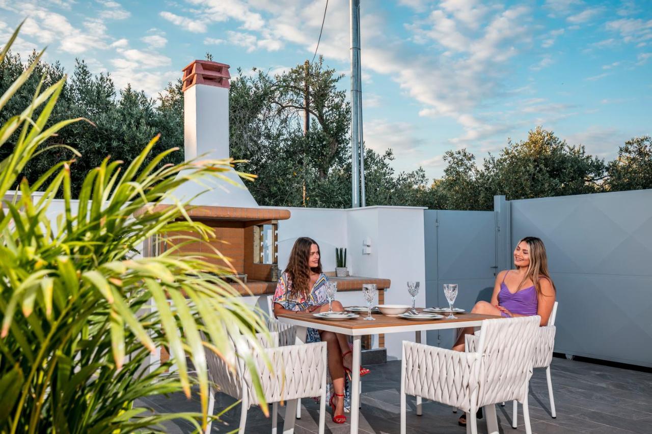 Jacuzzi Deluxe Villa Szkála Szotírosz Kültér fotó