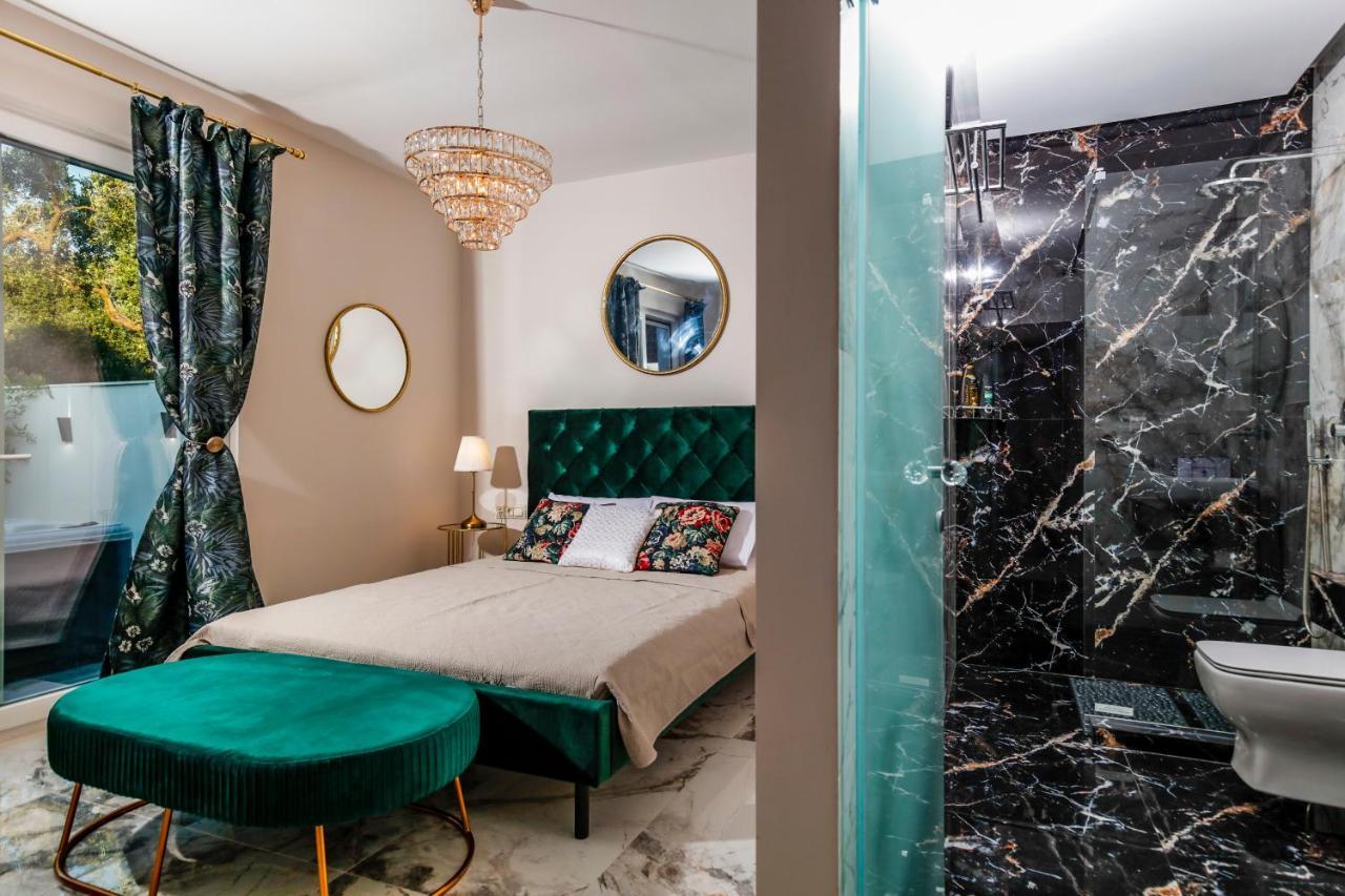 Jacuzzi Deluxe Villa Szkála Szotírosz Kültér fotó