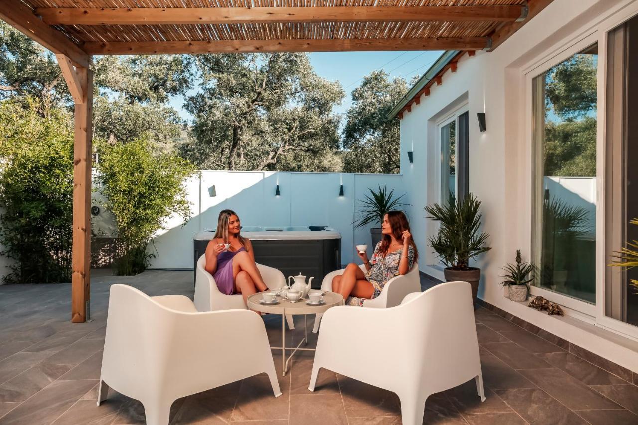 Jacuzzi Deluxe Villa Szkála Szotírosz Kültér fotó