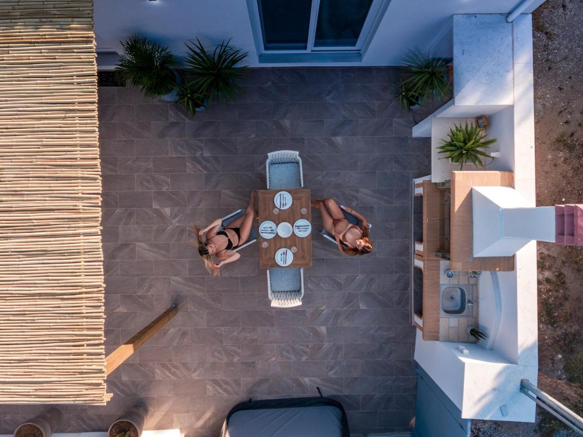 Jacuzzi Deluxe Villa Szkála Szotírosz Kültér fotó