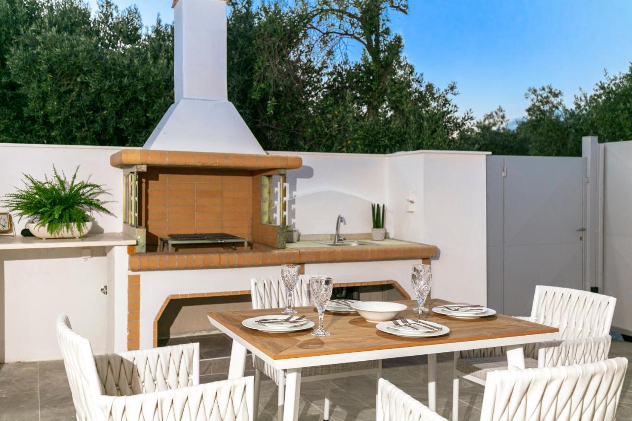 Jacuzzi Deluxe Villa Szkála Szotírosz Kültér fotó